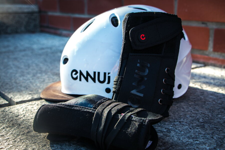 ENNUI CITY WRIST GUARD