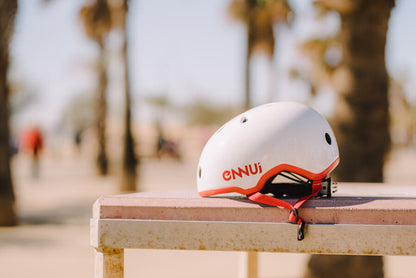 ENNUI ELITE WHITE RED HELMET (INCLUDE REMOVABLE PEAK)